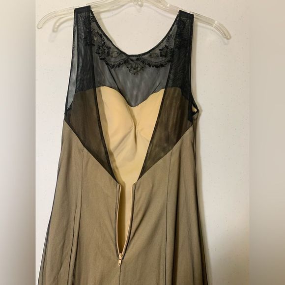 DEB Formal Dress Nude Black. Sz 7 / 8. Mermaid sequins. Sleeveless. Like New - Picture 11 of 13